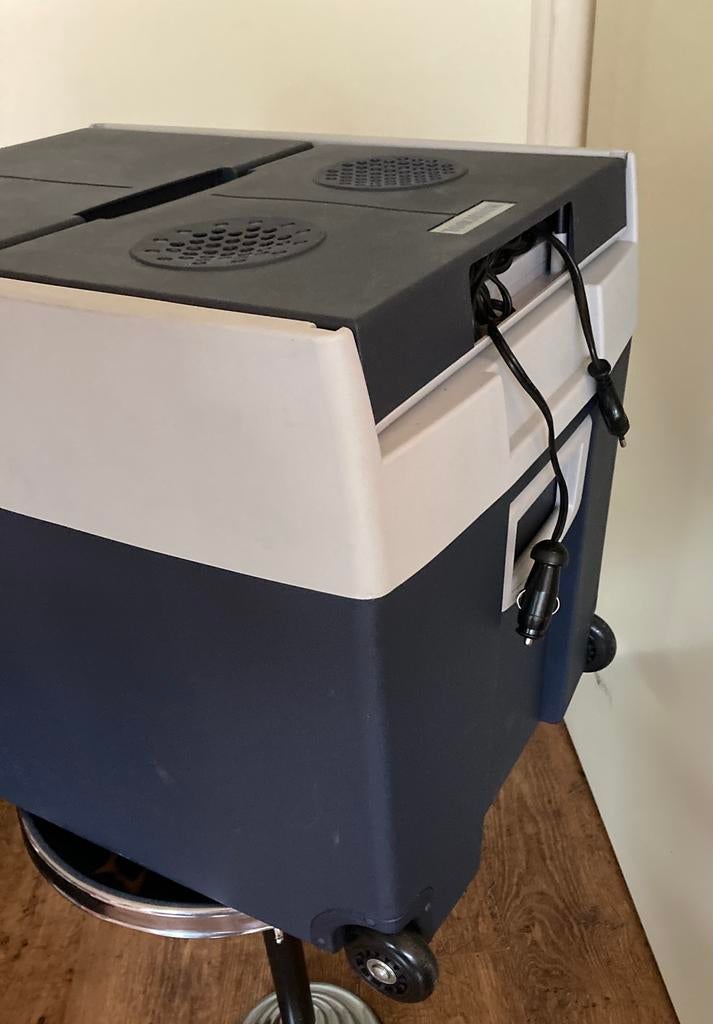 Mobicool W48 grote koeler 12 volt en 220 volt op wielen., Ophalen, Zo goed als nieuw, Koelbox, Elektrisch