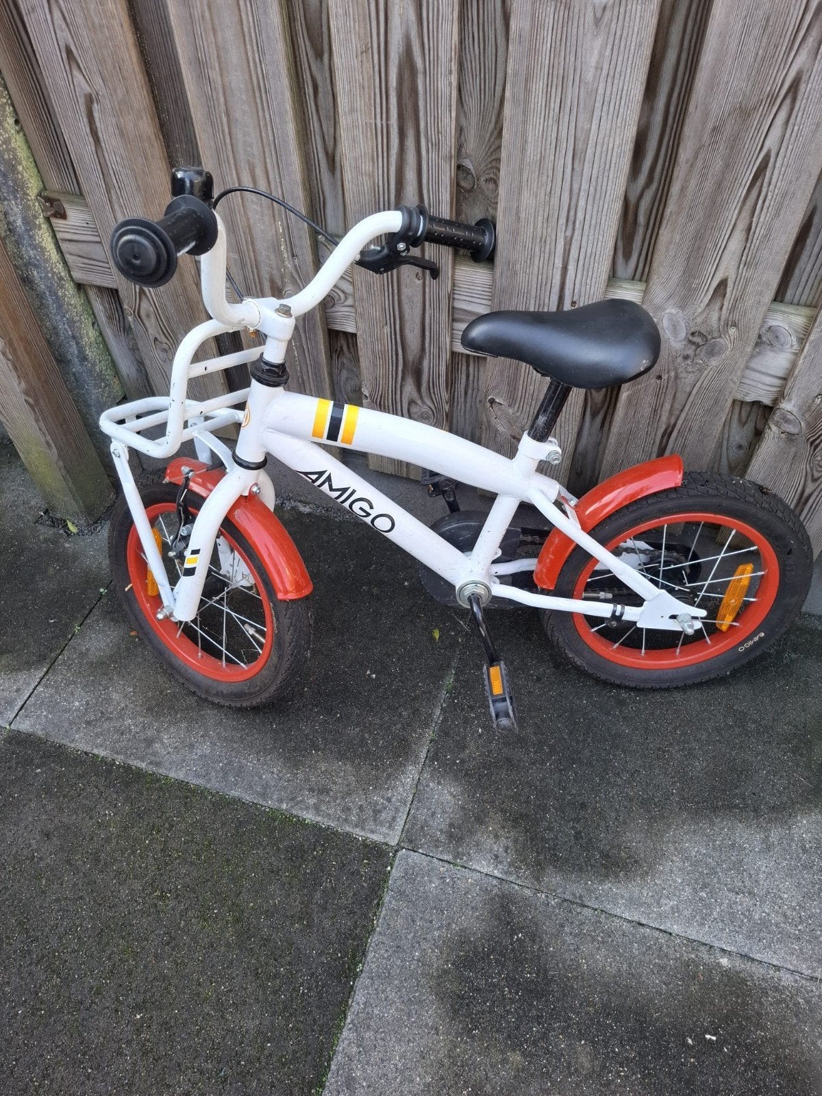 Amigo 14 inch kinderfiets - Wit met oranje accenten, Fietsen en Brommers, Ophalen, Terugtraprem, Gebruikt, Minder dan 16 inch