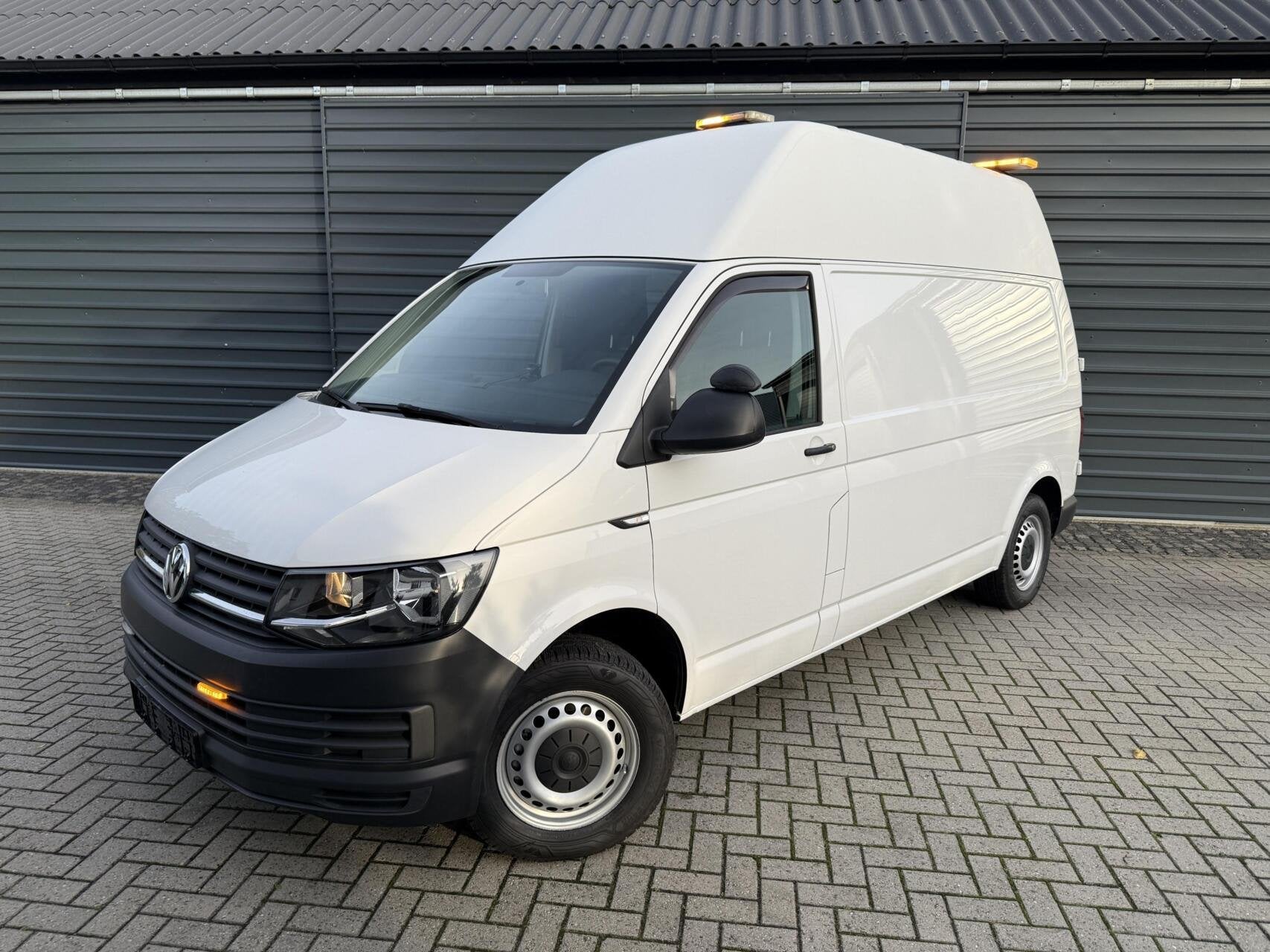 Volkswagen Transporter 2.0 TSI L2H3 Benzine Airco Cruise Inr, Voorwielaandrijving, 1798 kg, Gebruikt, 4 cilinders