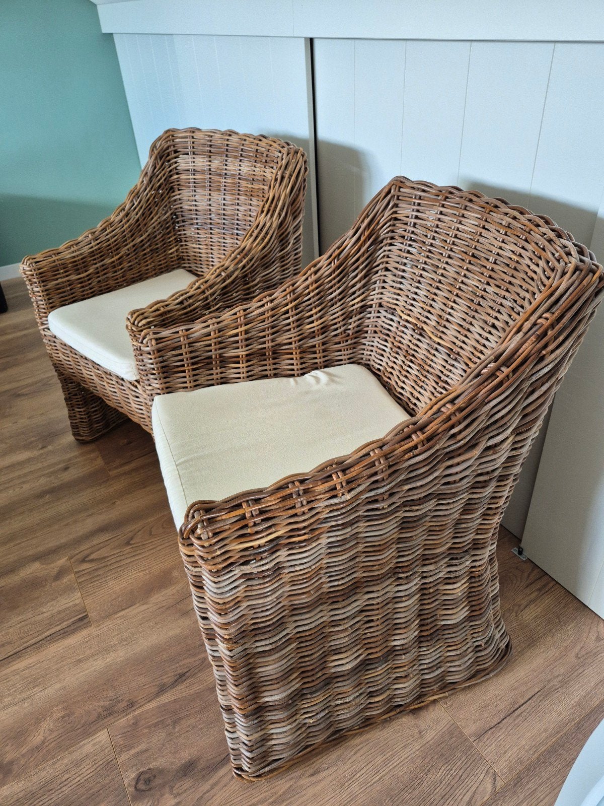 Set van 2 zware kwaliteit rotan stoelen met kussens, Huis en Inrichting, Twee, Bruin, Riet of Rotan, Zo goed als nieuw