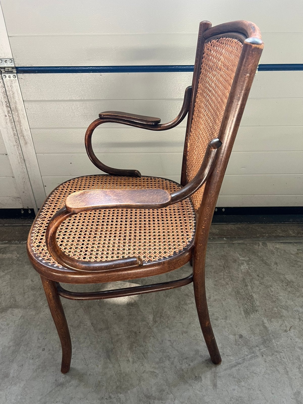 Mooie ZELDZAME FISCHEL Thonet Armstoel WEBBING Zitting + Rug, Ophalen, Gebruikt, Bruin, Michel FISCHEL Thonet Klassiek