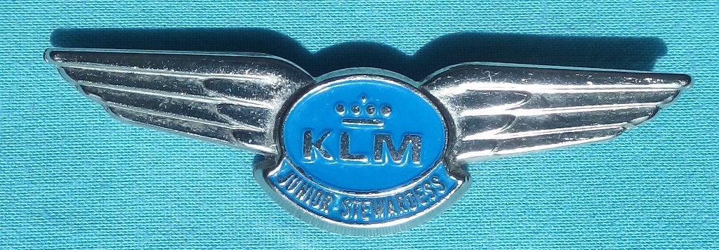 FRAAI KLM JUNIOR STEWARDESS WINGS LUCHTVAART INSIGNE 1970s, Verzenden, Patch, Badge of Embleem