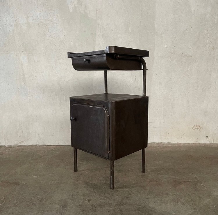 Militair nachtkastje, vintsge kast, oud kastje, side table, Antiek en Kunst, Ophalen