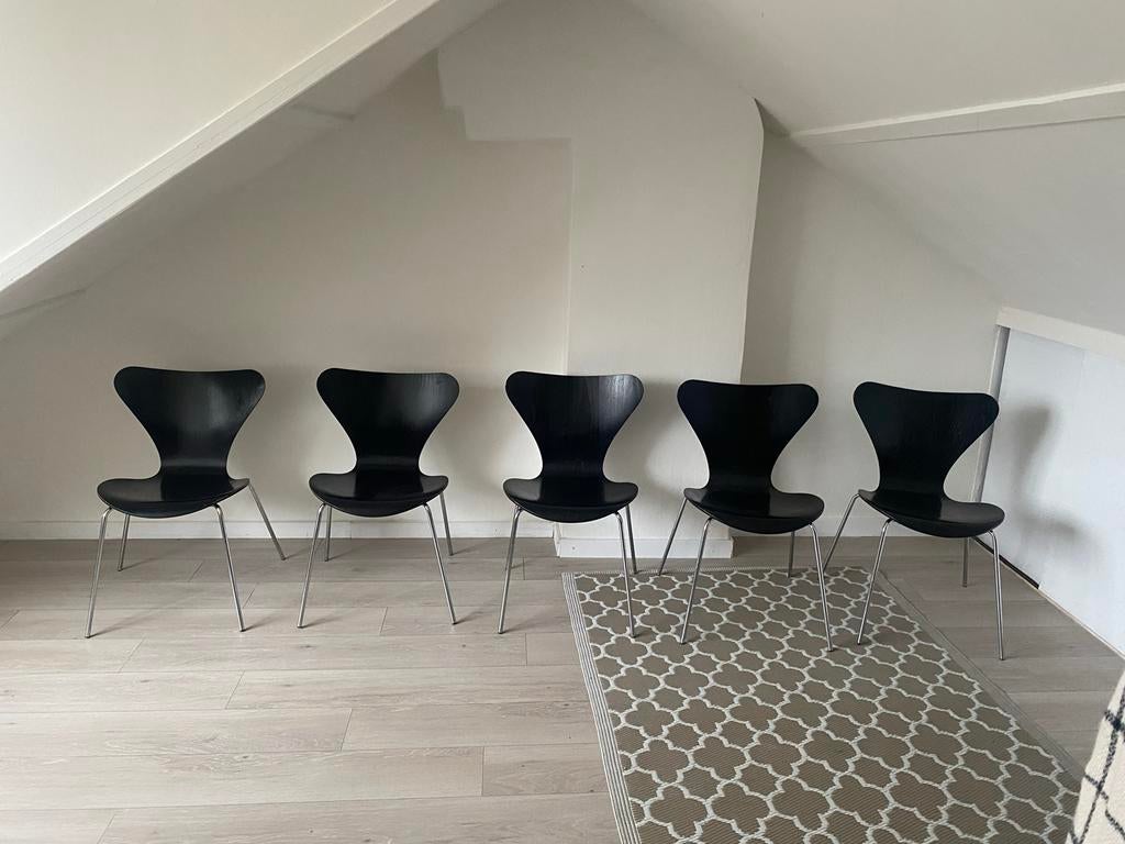 7 Zeven stuks Originele zwarte Fritz Hansen Vlinderstoelen, Huis en Inrichting, Ophalen, Gebruikt, Zwart, Scandinavisch modern design
