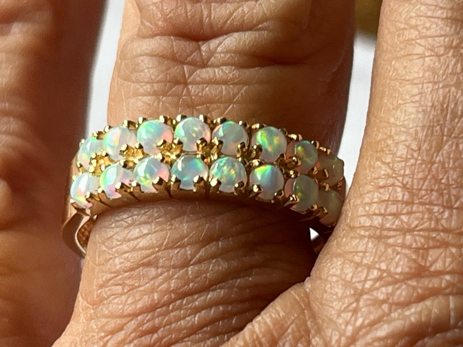 Gouden dubbele ring met prachtige opaal (14 CT, maat 18), 18 tot 19, Verzenden, Zo goed als nieuw, Met edelsteen