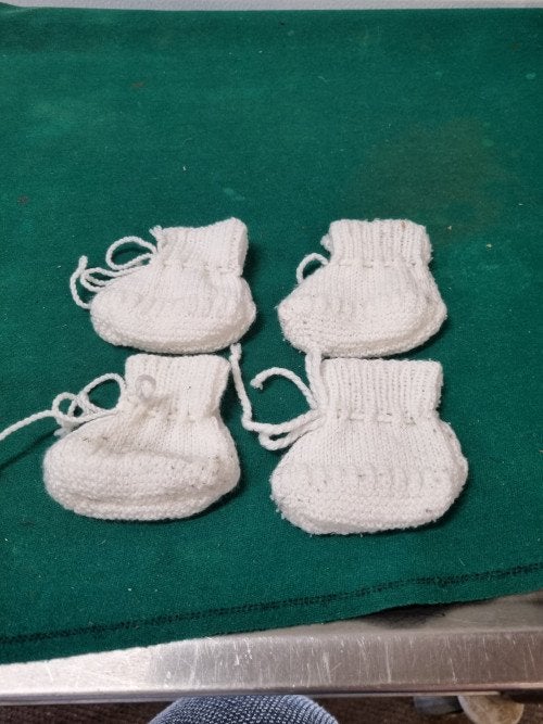 baby sokjes gebreid wit 2 stellen, Ophalen of Verzenden, 'T Olde Gre-j, Info@toldegrej.nl, Endepoelstraat 20f Didam