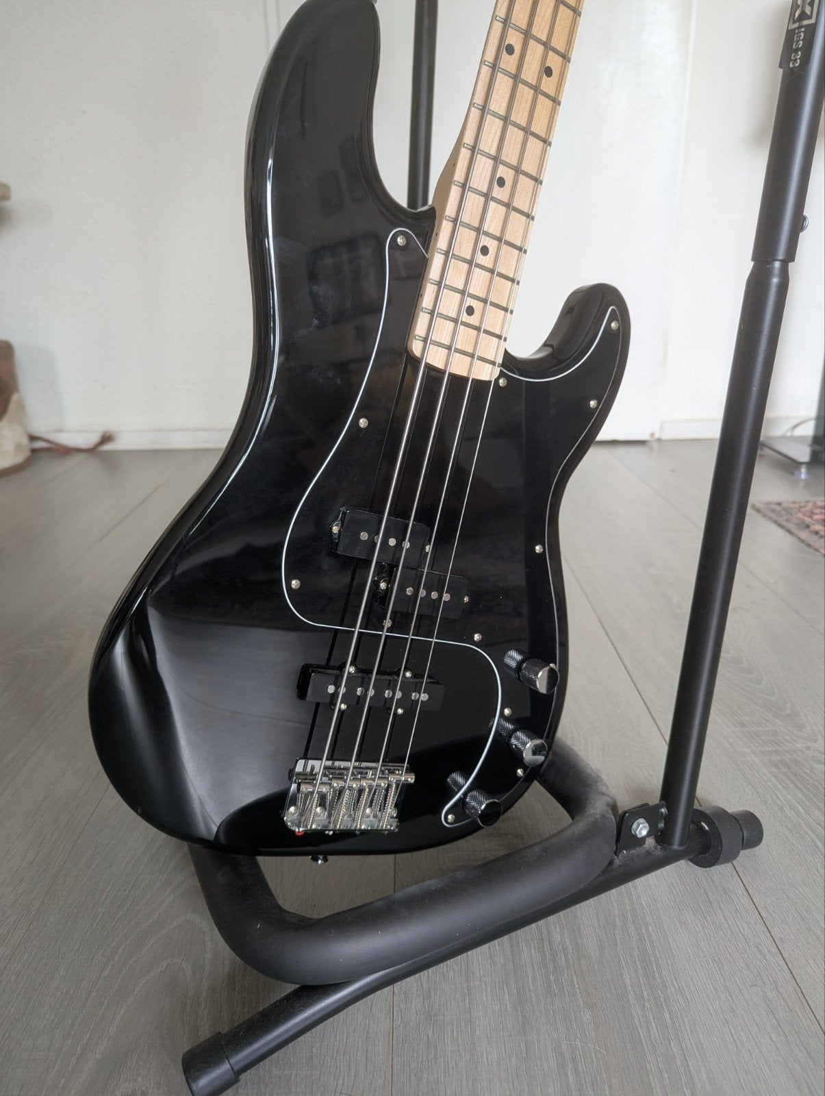 Squier Affinity Series Precision Bass met Jazz pickups, Ophalen of Verzenden, Zo goed als nieuw, Elektrisch