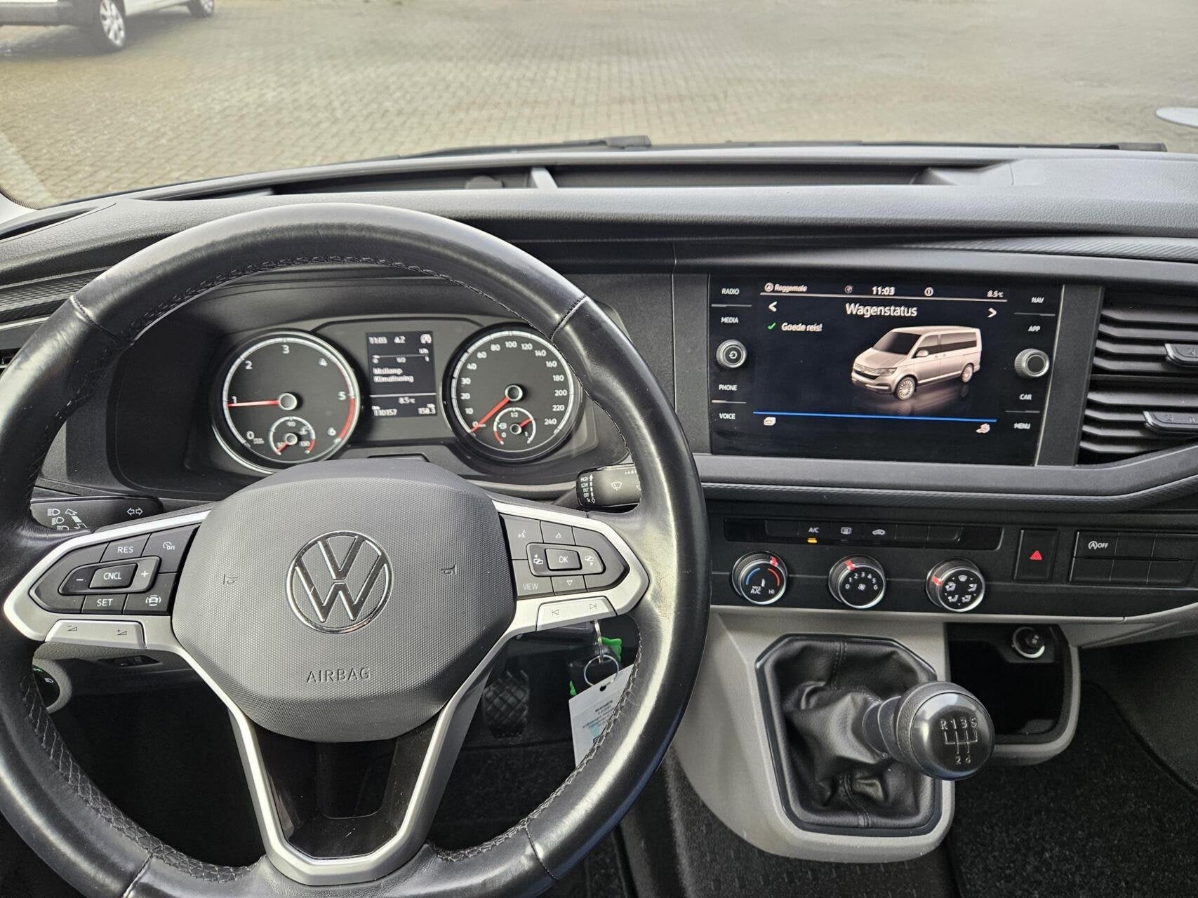 Volkswagen Transporter 2.0 TDI L2H1 Airco Carplay Inrichting, Auto's, Gebruikt, 4 cilinders, Volkswagen, Origineel Nederlands