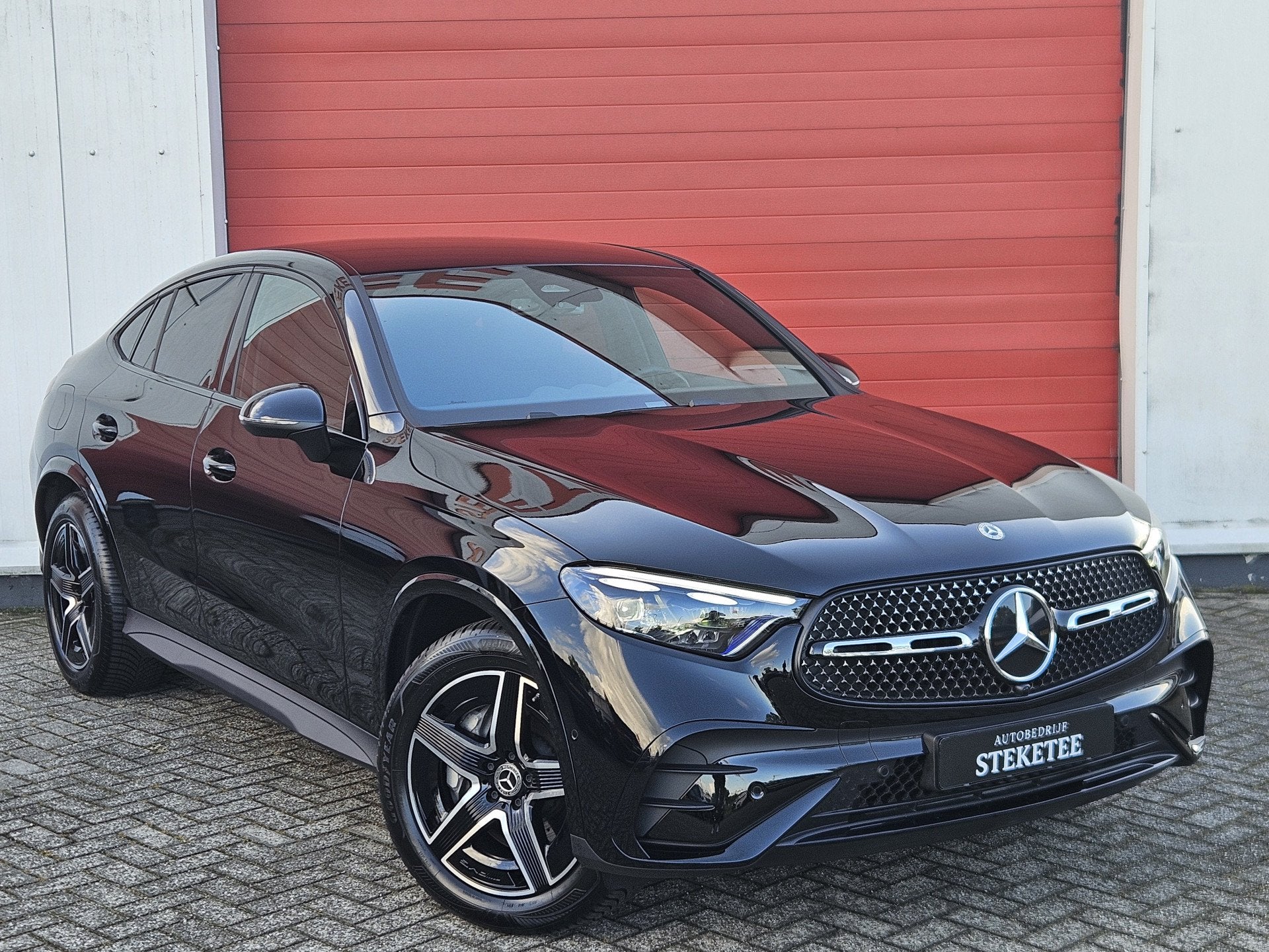 Mercedes-Benz GLC 200 4MATIC AMG Line | ACC | Camera | Carpl, Auto's, 12 maanden, Gebruikt, 4 cilinders, Zwart