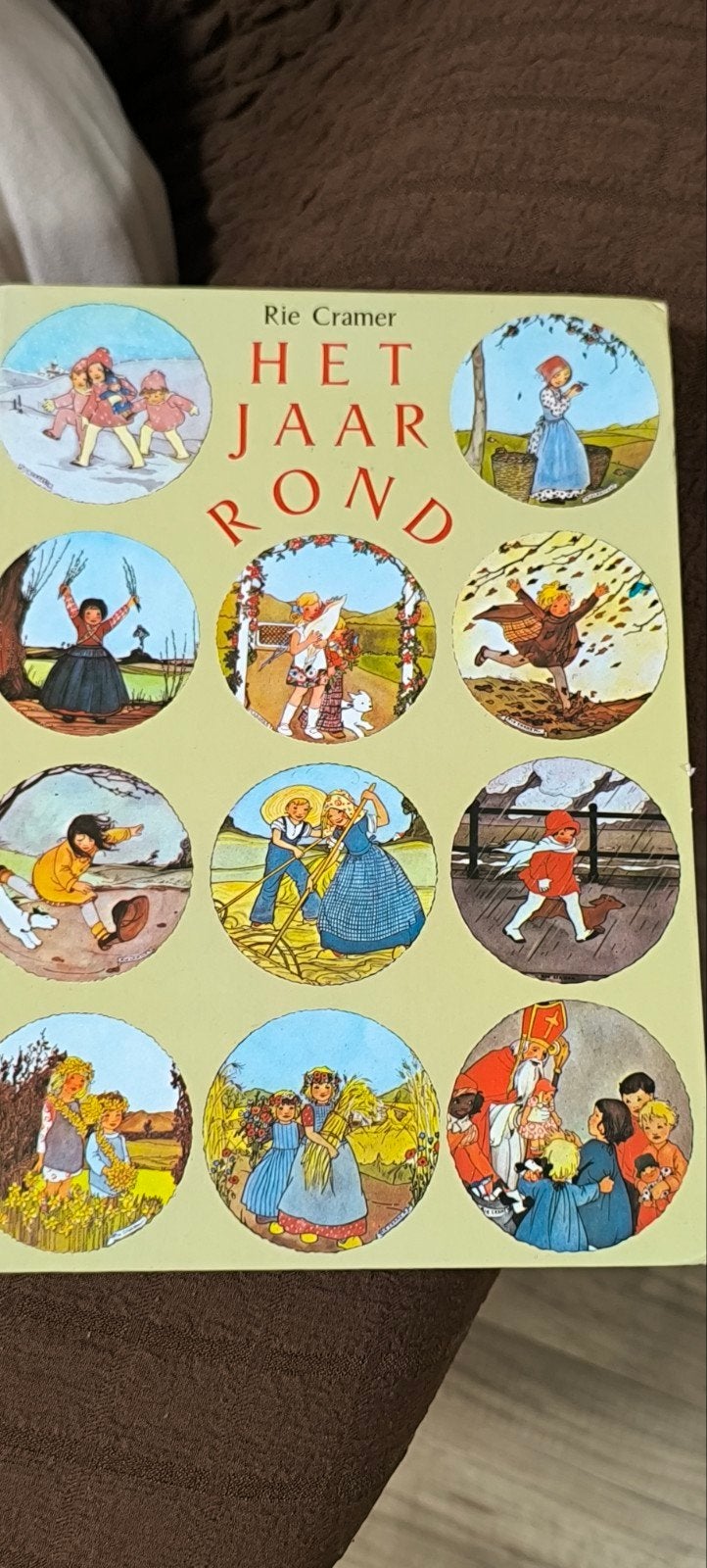 Het jaar rond - Rie Cramer, Fictie algemeen, R. Cramer, Ophalen of Verzenden, Zo goed als nieuw