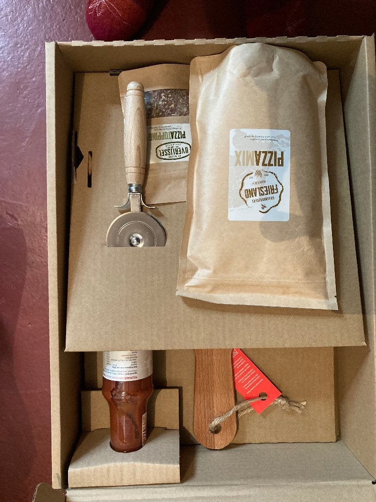 2xPizza (houten plank, pizza-snijder, -mix, -saus & -kruiden, Ophalen of Verzenden