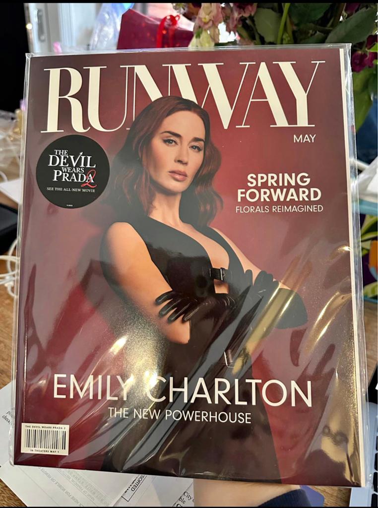 The Devil Wears Prada 2 RUNWAY Promo Magazine NEW SEALED, Boeken, Verzenden, Muziek, Film of Tv