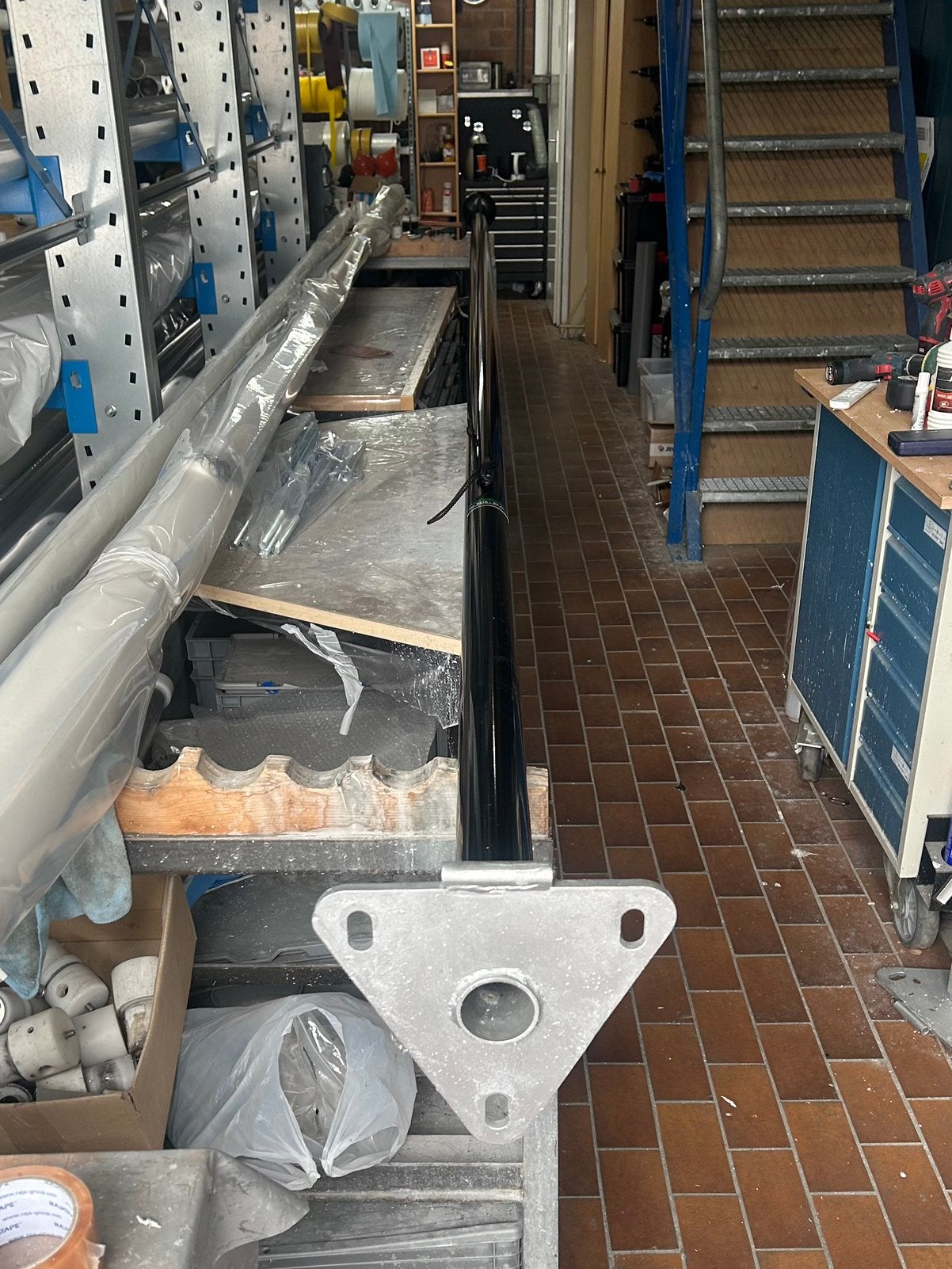 Zgan 5 meter ZWARTE aluminium vlaggenmast met kantelvoet, Ophalen, Zo goed als nieuw