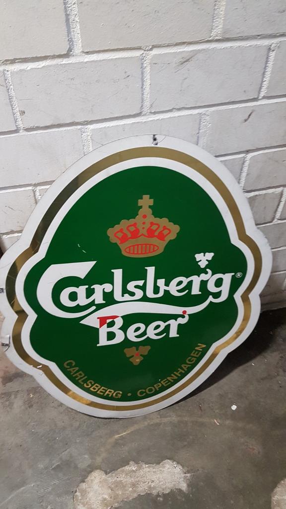 Bier reclame, een   kunststof calsberg een metaal., Ophalen of Verzenden, Reclamebord, Plaat of Schild, Overige merken