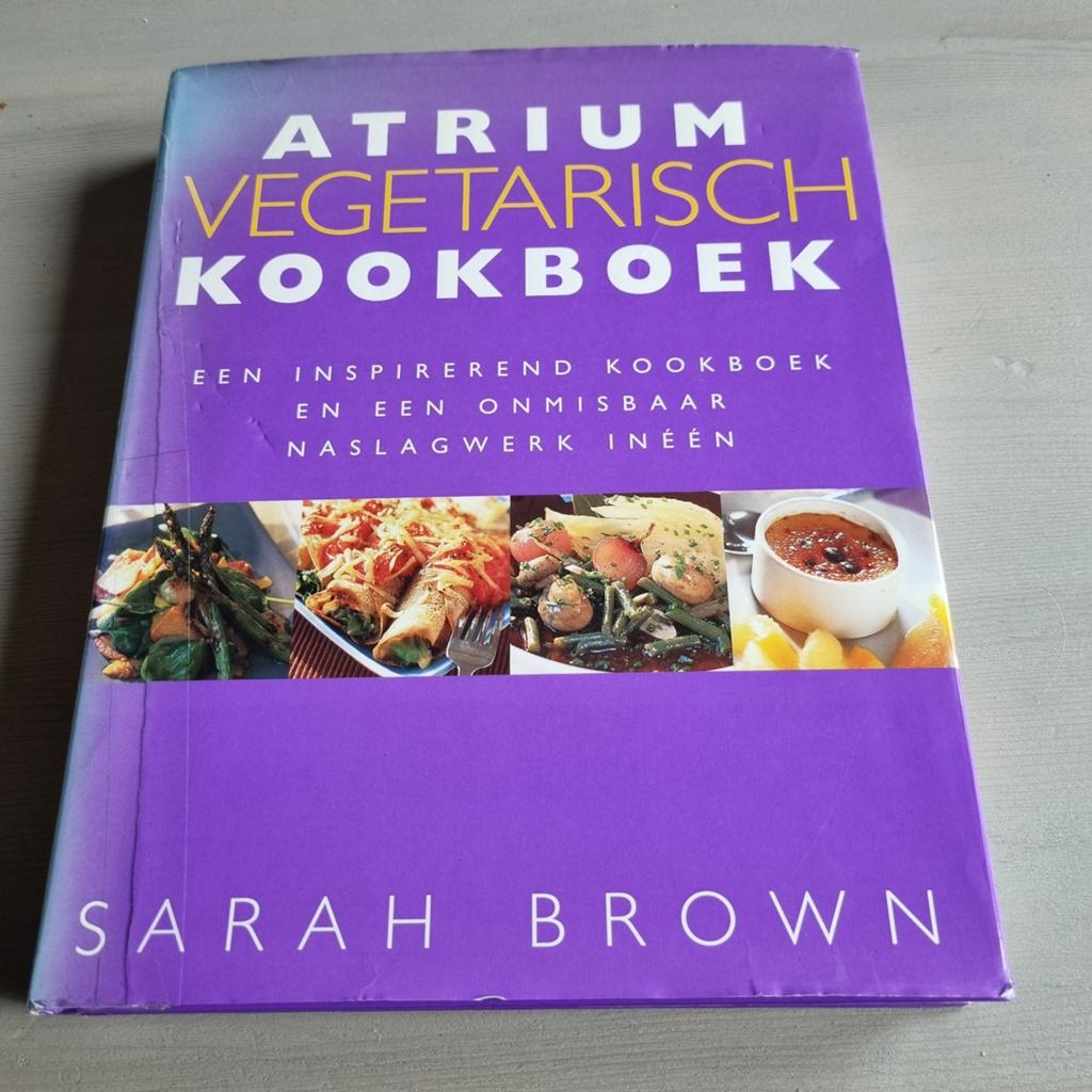 Sandra Brown - ATRIUM VEGETARISCH KOOKBOEK, Boeken, Ophalen of Verzenden, Zo goed als nieuw, Sandra Brown, Vegetarisch