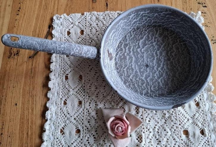 Kleine brocante grijs gewolkte koekepan, Ophalen of Verzenden