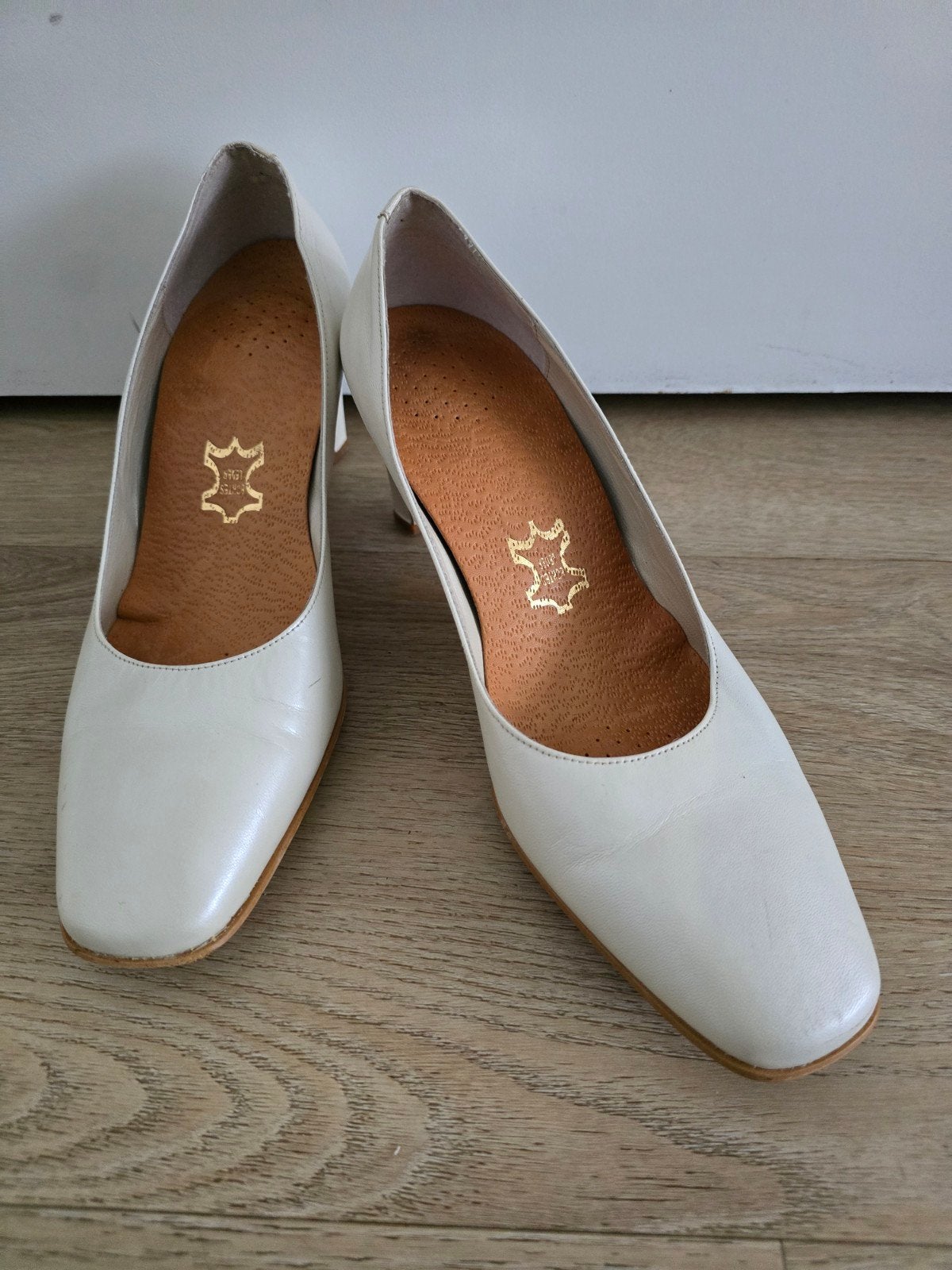 Elegante Witte Pumps - Maat 39, Kleding | Dames, Schoenen, Ophalen of Verzenden, Zo goed als nieuw, Wit