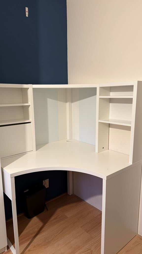 KEA MICKE hoekbureau / computertafel wit met opbouw, Ophalen, Gebruikt
