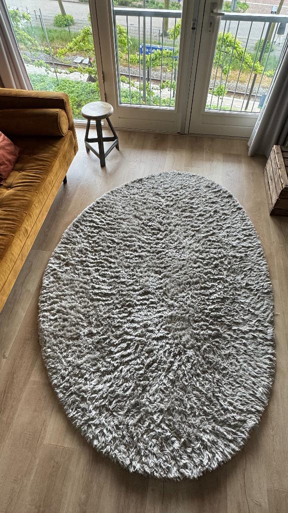 Hoogpolig ovaal grijs vloerkleed, Ophalen, Gebruikt, 150 tot 200 cm, 200 cm of meer
