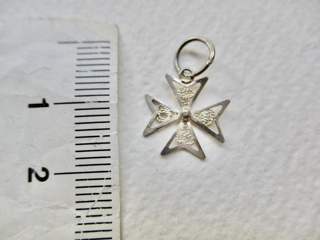 Zilveren hangertje MALTEZER CROSS (kruis) model 925 zilver, Verzenden, Zo goed als nieuw, Kruis of Symbool, Zilver