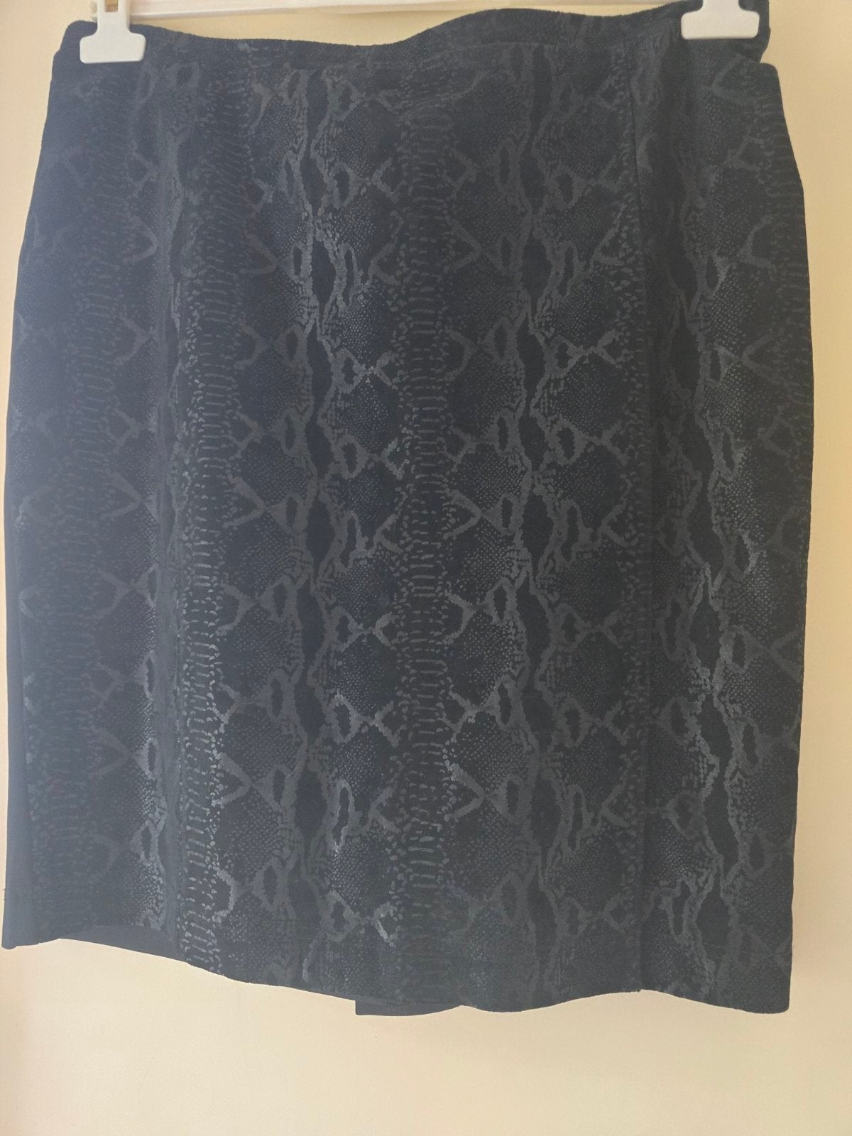 Zwarte suede (voorzijde) rok, maat 44, in goede staat., Zwart, Maat 42/44 (L), Arma collection, Ophalen of Verzenden