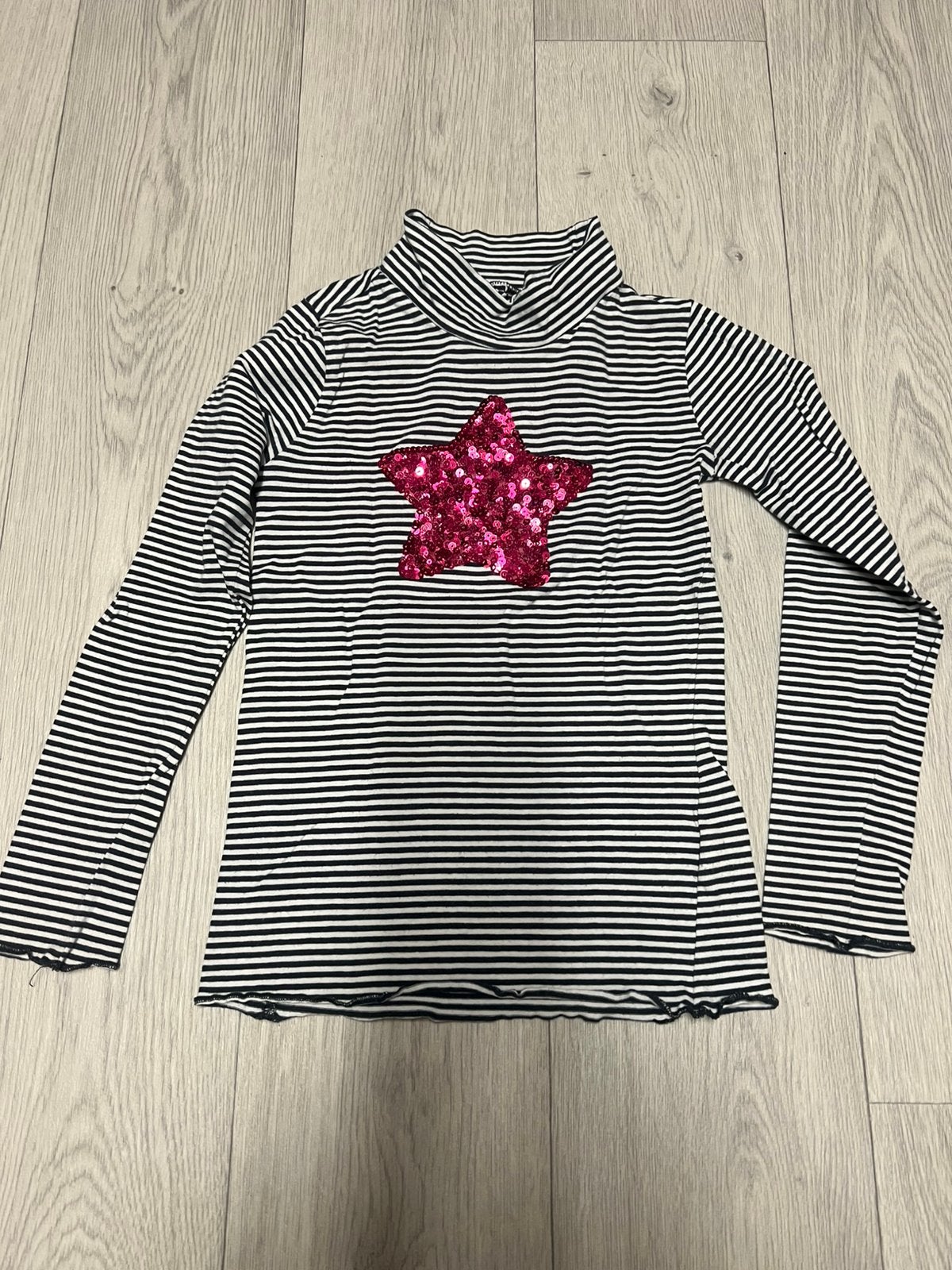 Shirt met ster 122/128, Kinderen en Baby's, Ophalen of Verzenden, Zo goed als nieuw, Meisje, Shirt of Longsleeve