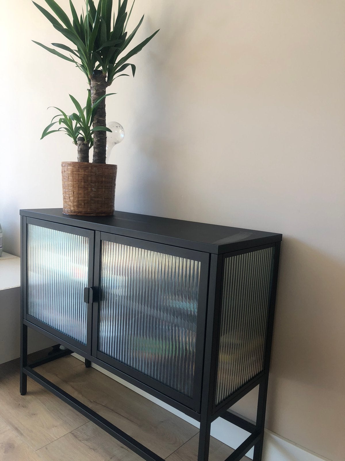 Dressoir/TV kast, Huis en Inrichting, Kasten | Dressoirs, Ophalen, 100 tot 150 cm, Zo goed als nieuw, Glas