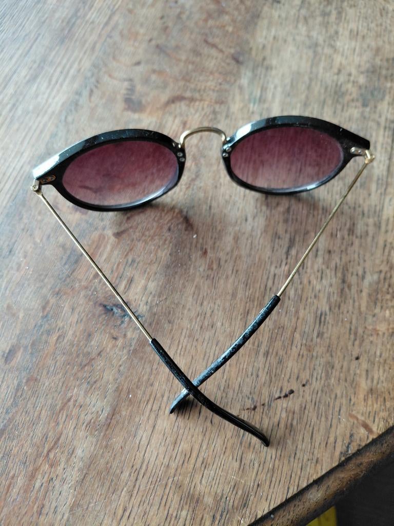 Zonnebril met goudkleurige accenten, Ophalen of Verzenden, Overige merken