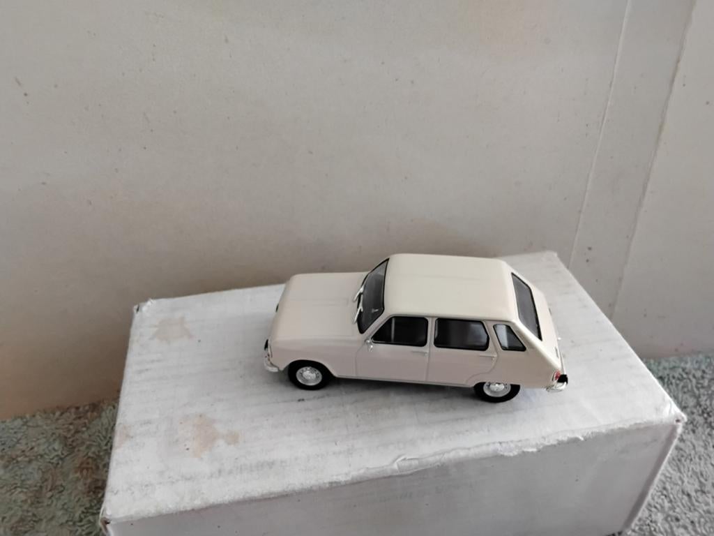 RENAULT   6    CRËME KLEUR, Hobby en Vrije tijd, Modelauto's | 1:43, Ophalen of Verzenden, Auto, Overige merken