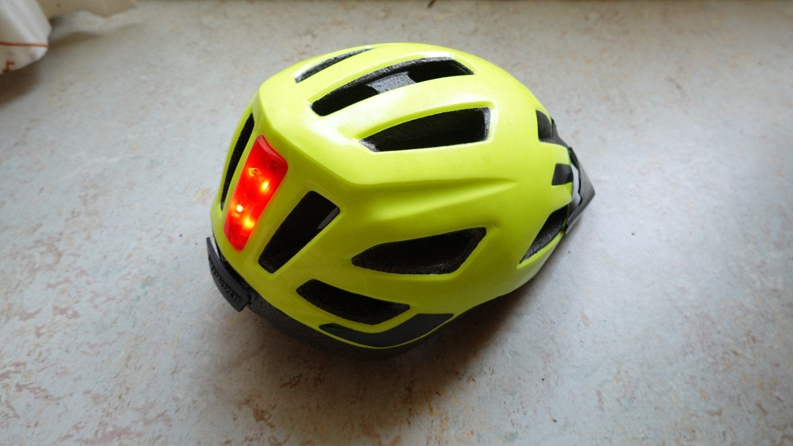 Kinder MTB helm met ledlampje van Specialized, Specialized, Gebruikt, Jongen of Meisje, Overige maten