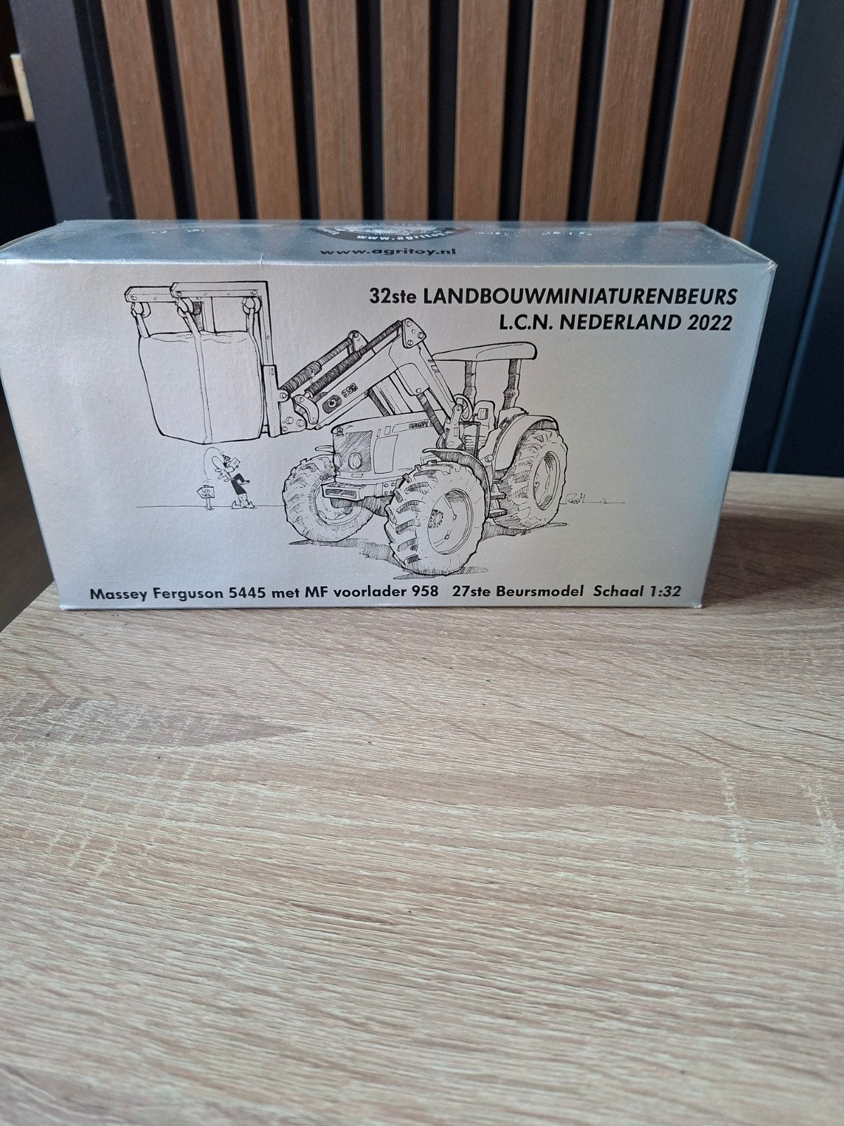 te koop LCN model 2022 MF 5445 met voorlader 958, Ophalen of Verzenden, Tractor of Landbouw, Overige merken