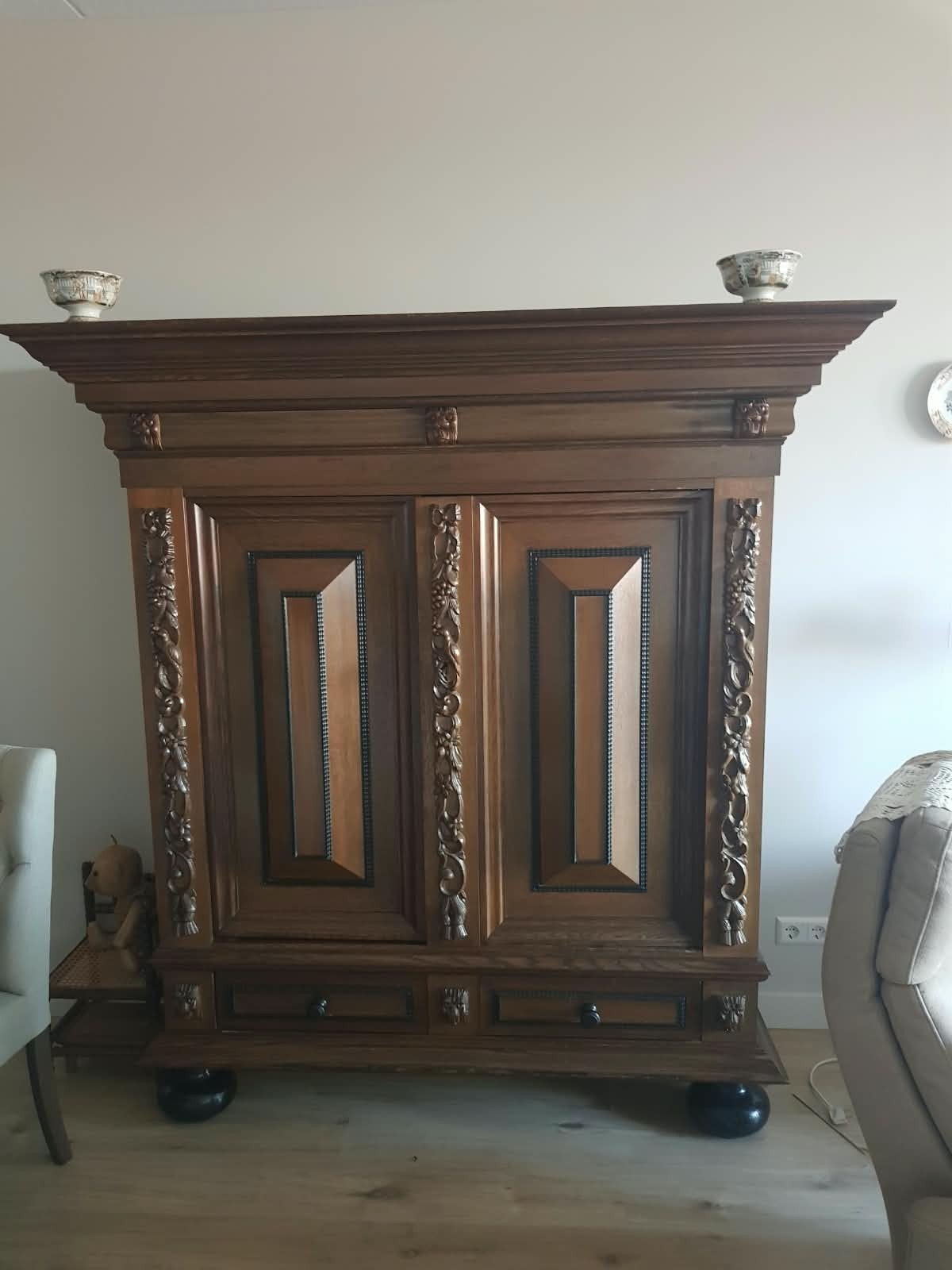 Prachtige antieke houten kast met sierlijke details, Antiek en Kunst, Ophalen