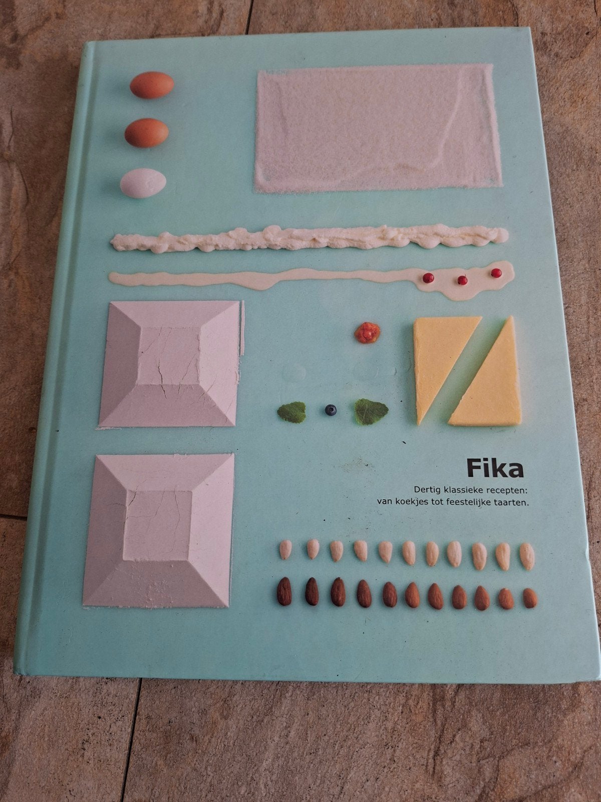 Fika: Dertig klassieke recepten van koekjes tot taarten, Boeken, Kookboeken, Zo goed als nieuw, Europa, Ophalen, Onbekend