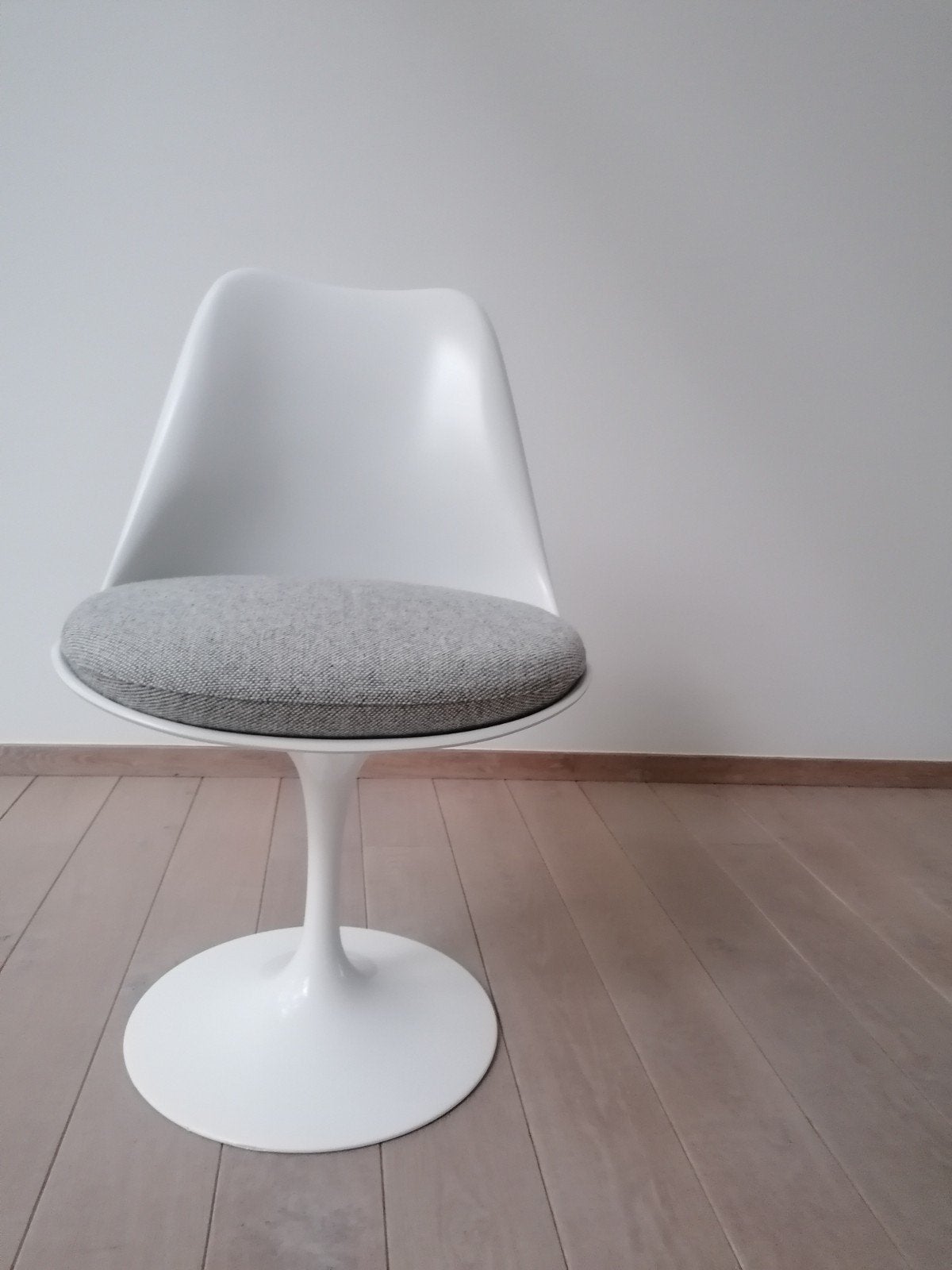 knoll Saarinen Tulip Chair, Ophalen, Nieuw, Wit, Eén