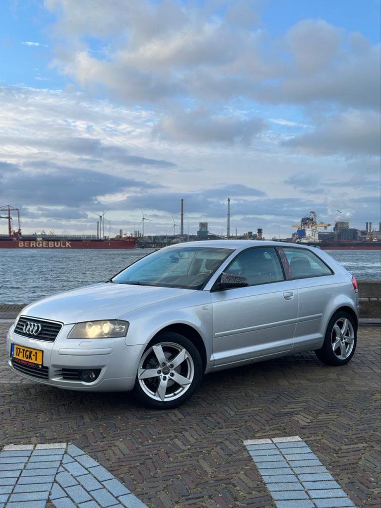 Audi A3 1.6 75KW 3D AUT 2003 Grijs, Auto's, Audi, 4 cilinders, 1230 kg, 660 kg, 57 €/maand