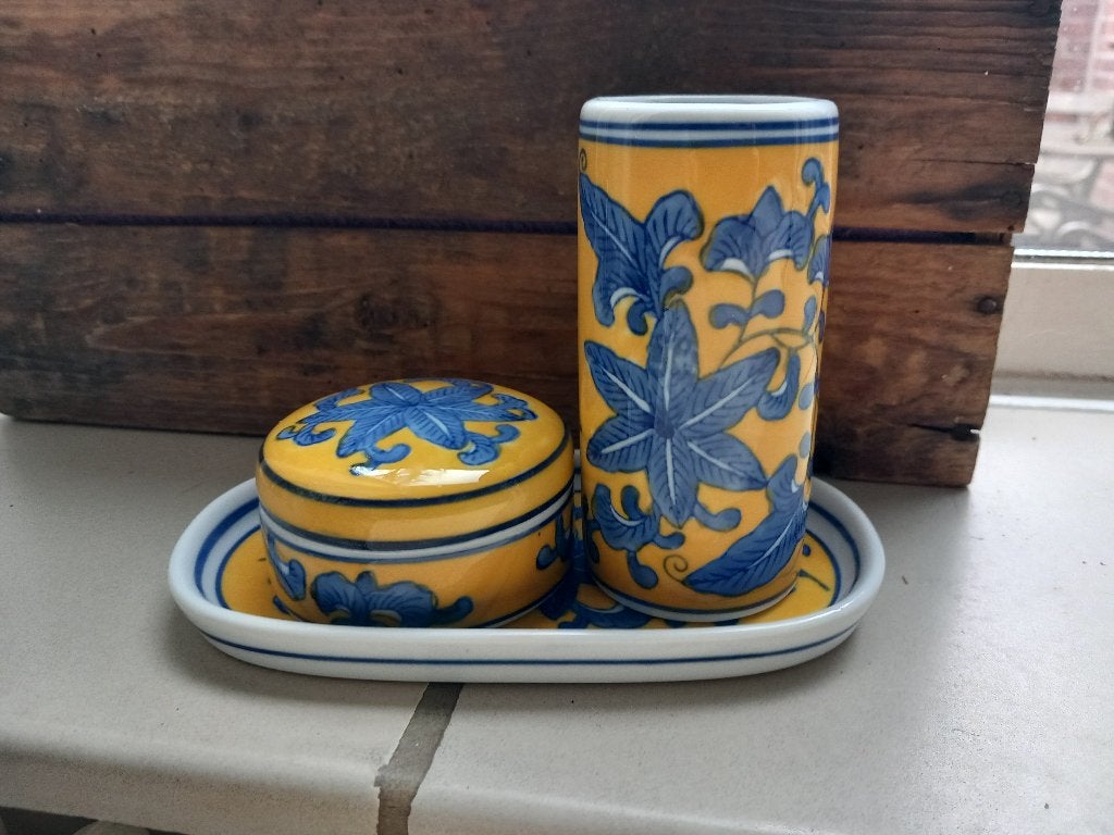 vintage set beker pillendoos porselein dressoirset antiek, Ophalen