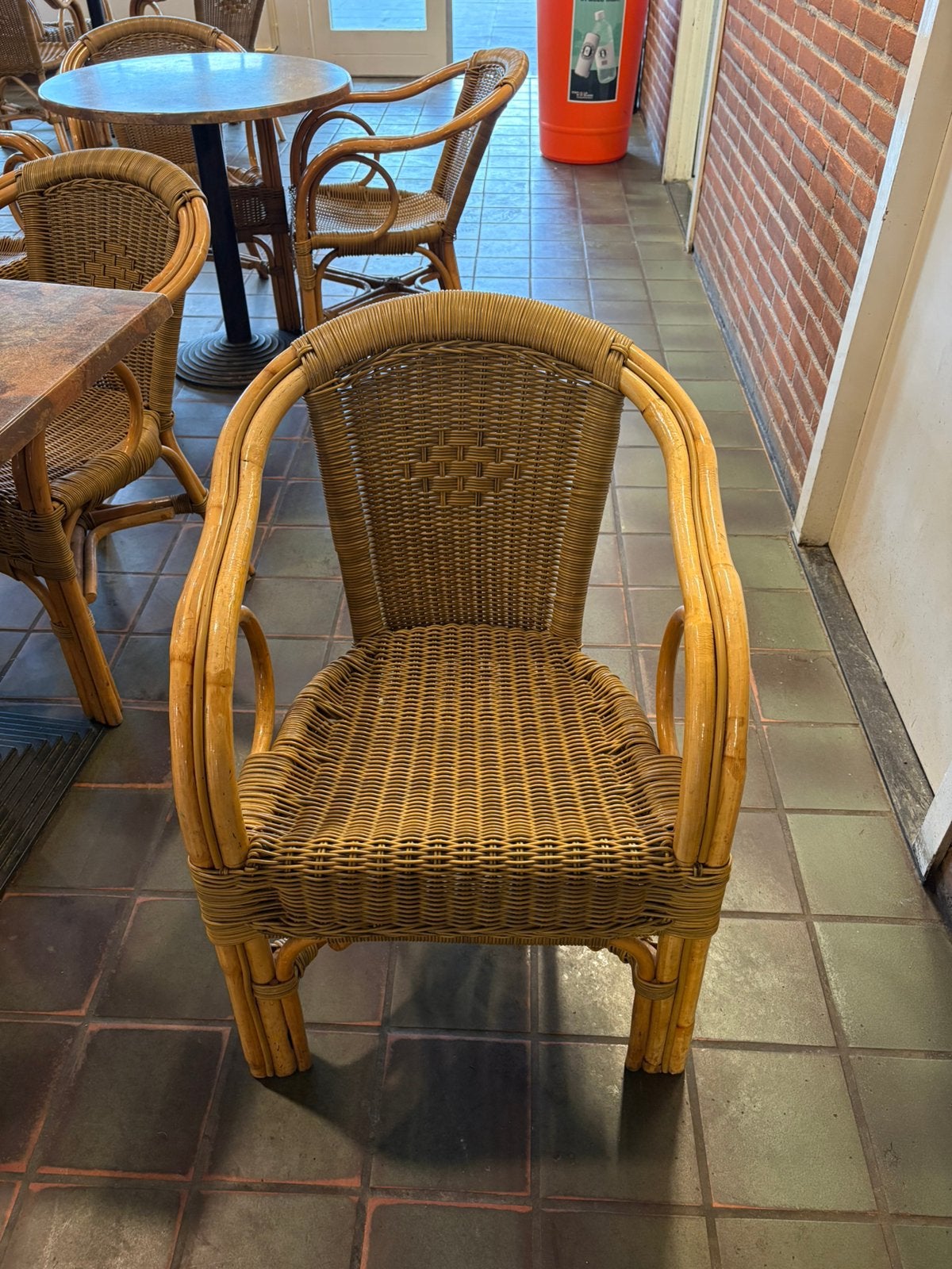 Gratis ophalen: 41 rieten stoelen, Huis en Inrichting, Stoelen, Ophalen, Gebruikt, Bruin, Vijf, Zes of meer stoelen