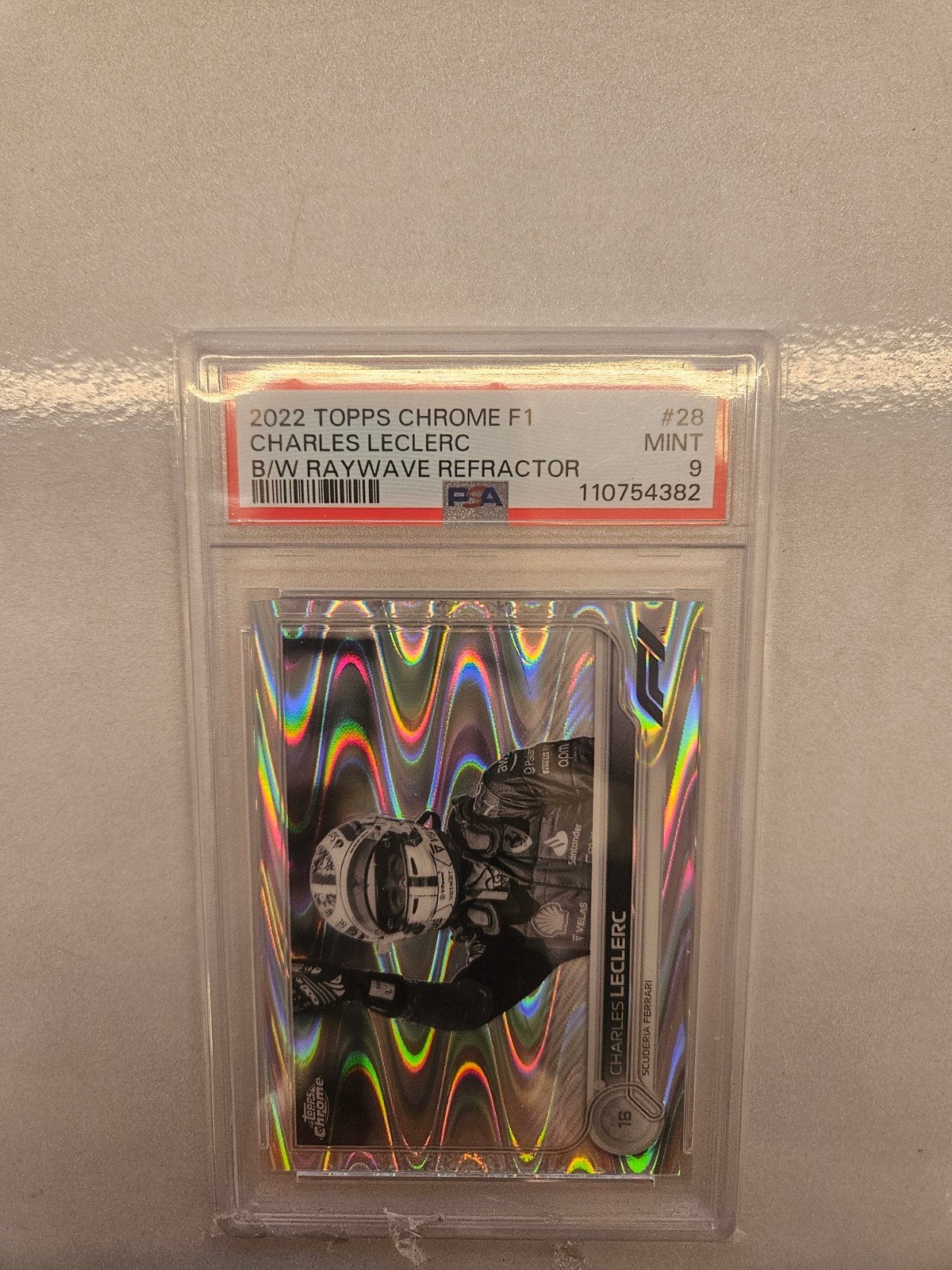 28 Charles leclerc raywave refractor psa9 topps chrome f1 22, Ophalen of Verzenden, Nieuw, Plaatje