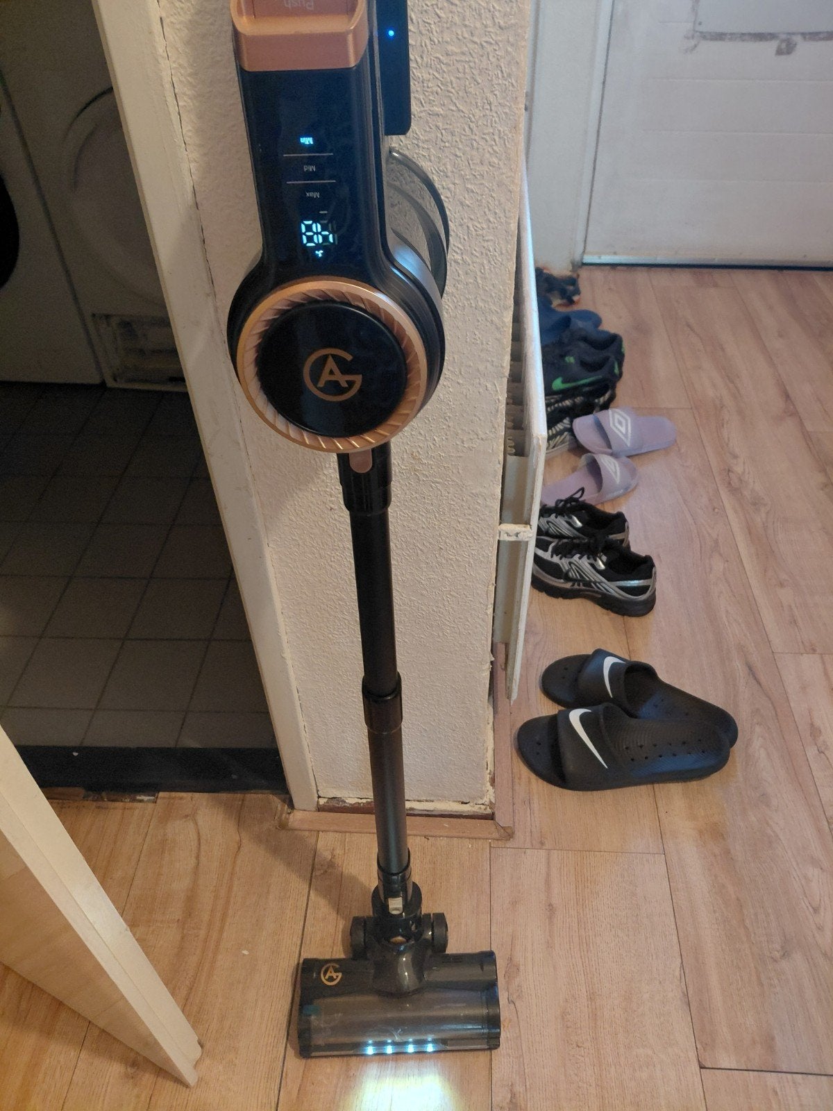 AG4200 elektrische stofzuiger, Geschikt voor harde vloeren, Ophalen of Verzenden, Zo goed als nieuw, 2000 watt of meer