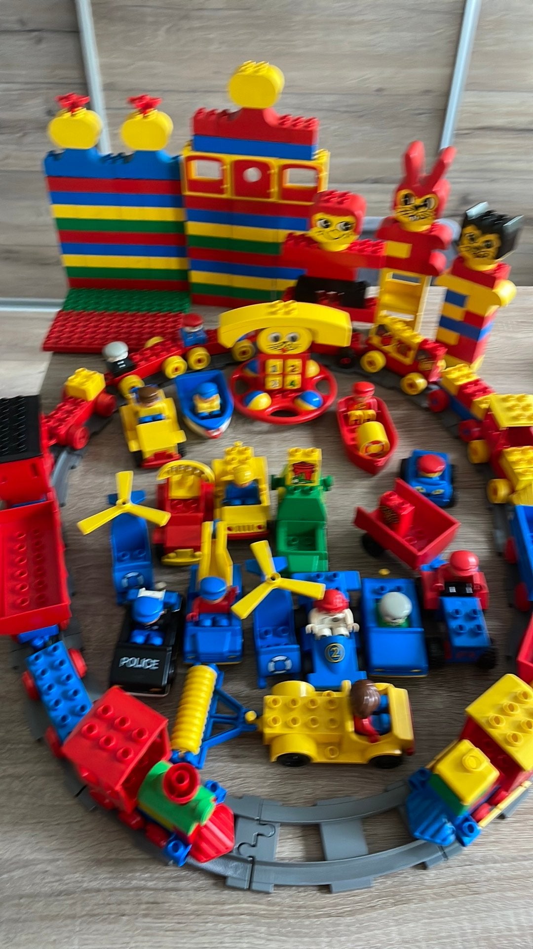 2 Duplo Treinen wagons met ovale rails Bouwstenen  auto, Ophalen of Verzenden, Zo goed als nieuw, Duplo