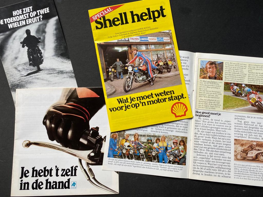 Folders / brochures uit de jaren 80 over de motorfiets., Ophalen of Verzenden, Overige merken