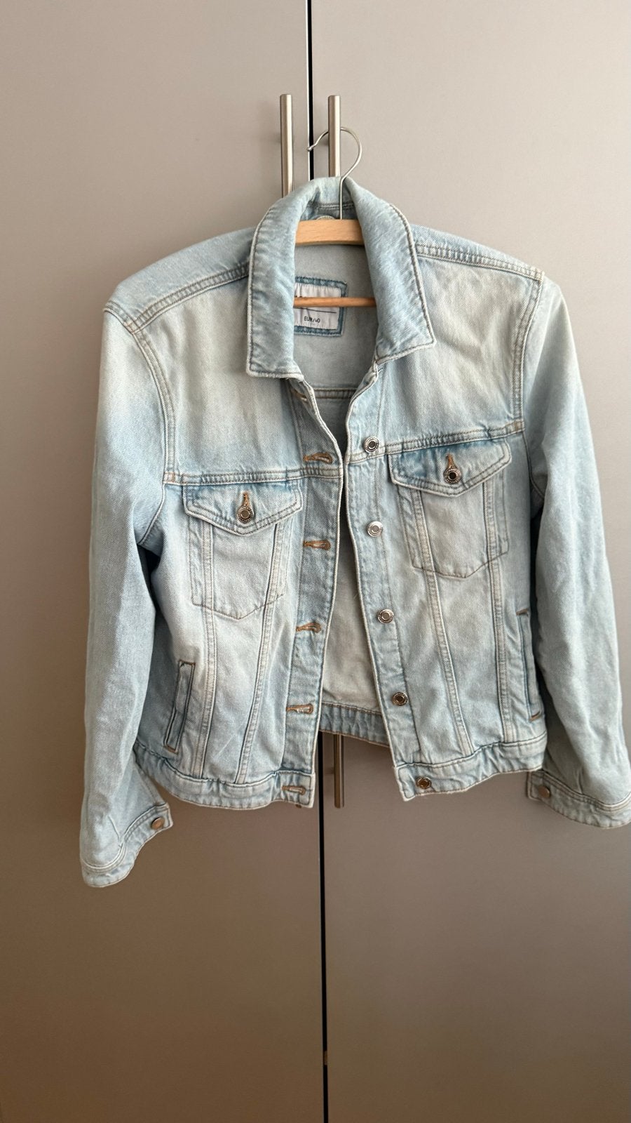 Lichtblauwe denim spijkerjas van maat M, Ophalen of Verzenden, Zo goed als nieuw, Maat 38/40 (M), Blauw