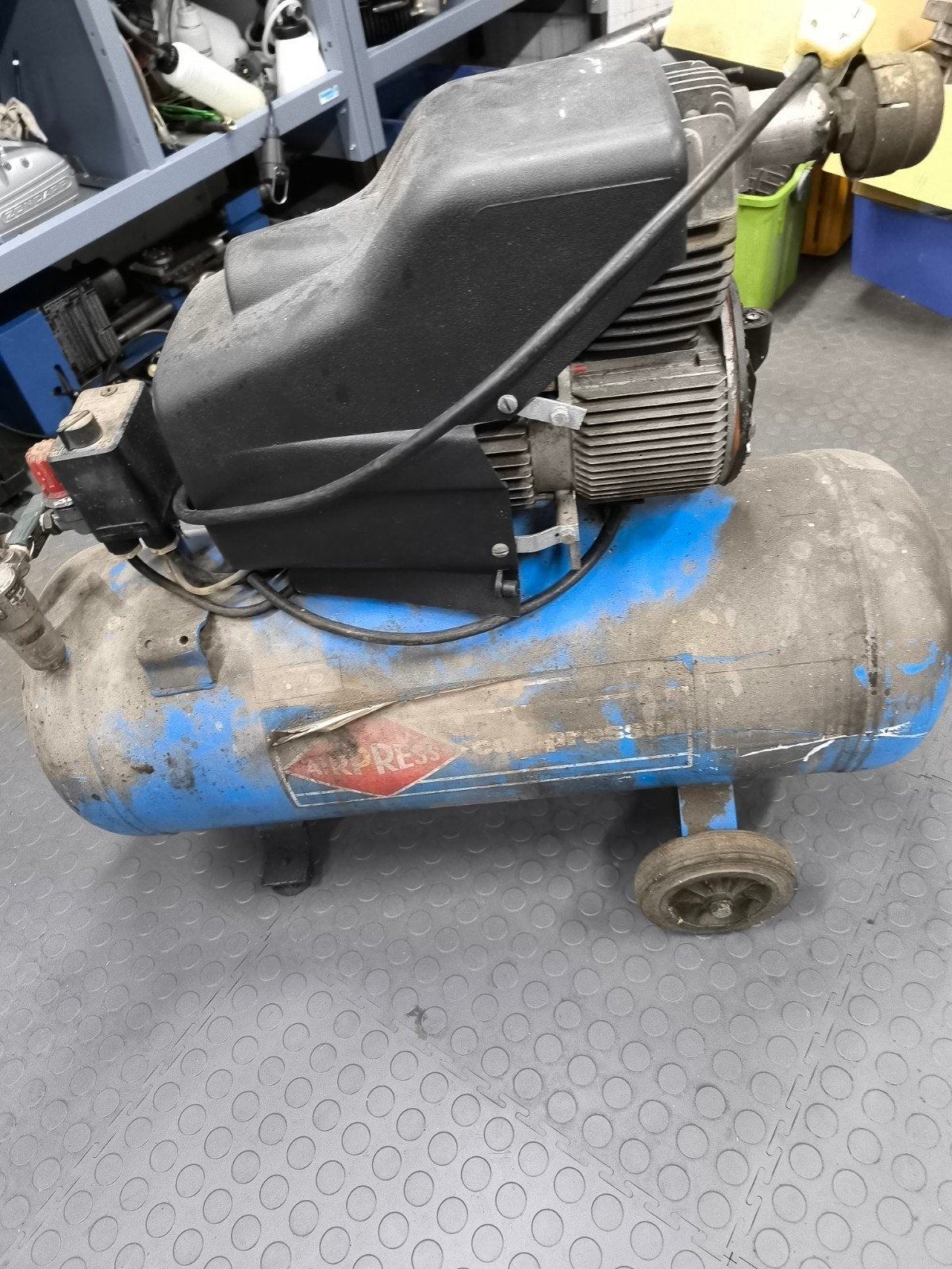 Gebruikte Airpress compressor - Mobiel en krachtig, Ophalen, Gebruikt, 6 tot 10 bar, 25 tot 100 liter