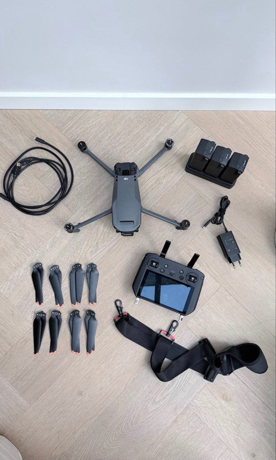 DJI Mavic 3 Cine Professional Kit | RC Pro | 3 Accu's | Peli, Ophalen, 30 tot 45 minuten, Extra accu('s), Zo goed als nieuw