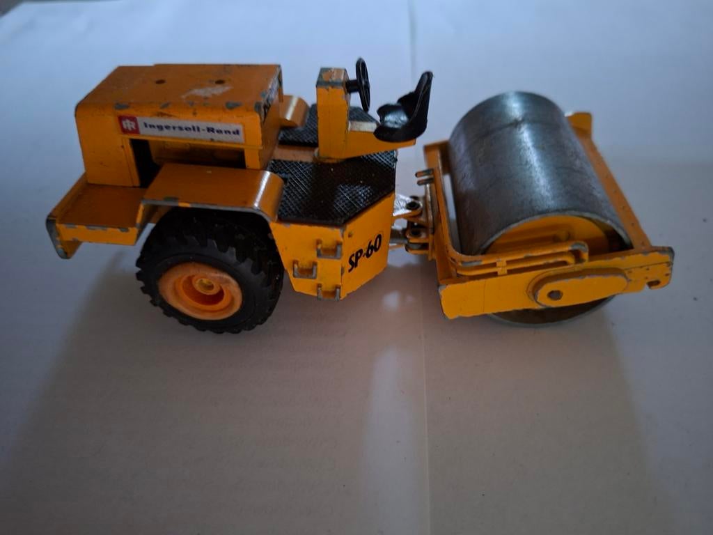 NZG Modelle SP-60DD Wals Roller - Schaal 1:50 (nr. 157), Hobby en Vrije tijd, Ophalen of Verzenden, Gebruikt, Hijskraan, Tractor of Landbouw