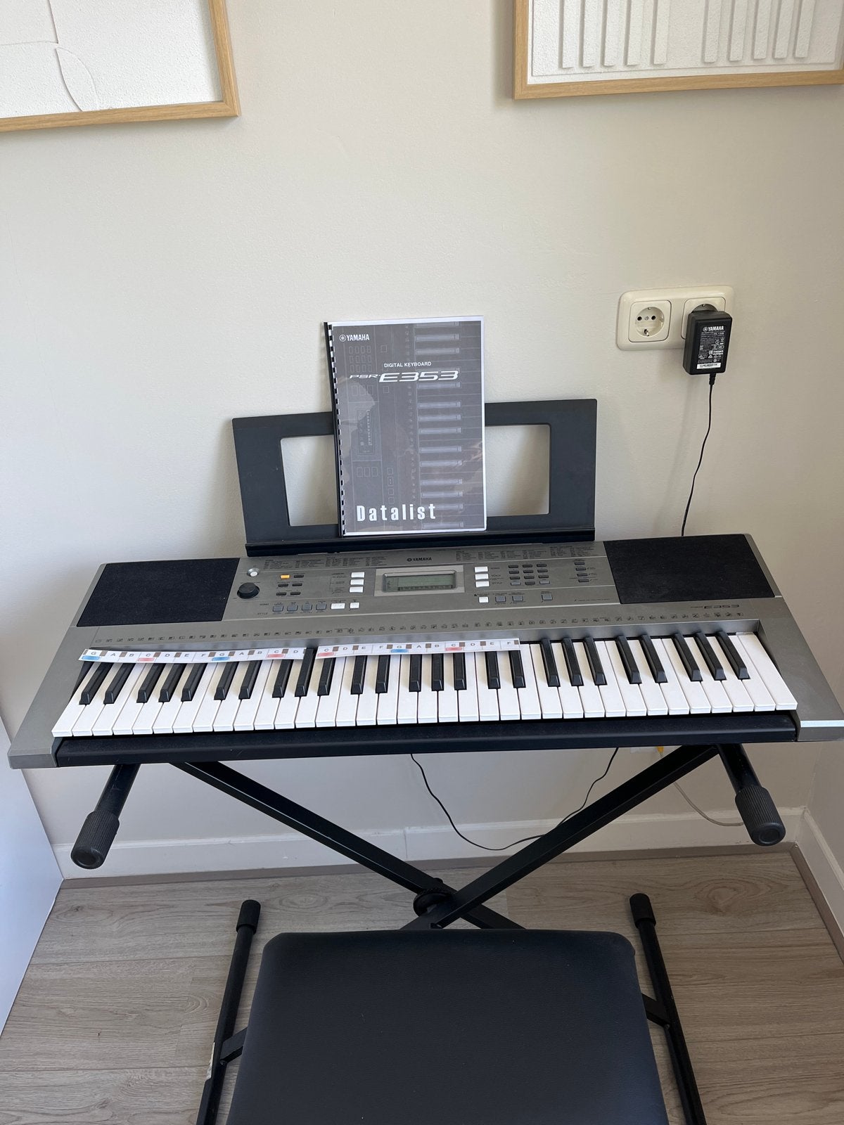 Yamaha PSR-E353 Keyboard met standaard en krukje, Muziek en Instrumenten, Ophalen, 61 toetsen, Yamaha, Zo goed als nieuw