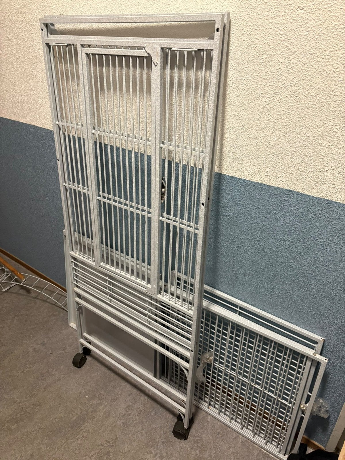 Vogelkooi 60x60x139 lichtgrijs, Dieren en Toebehoren, Ophalen, Zo goed als nieuw, Metaal, Vogelkooi