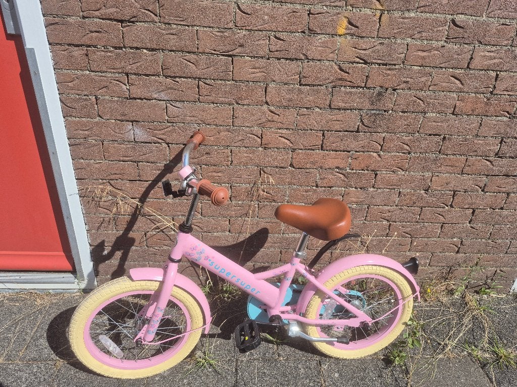 Roze kinderfiets 16 inch, Fietsen en Brommers, Fietsen | Meisjes, Ophalen, Terugtraprem, Gebruikt, Super Super