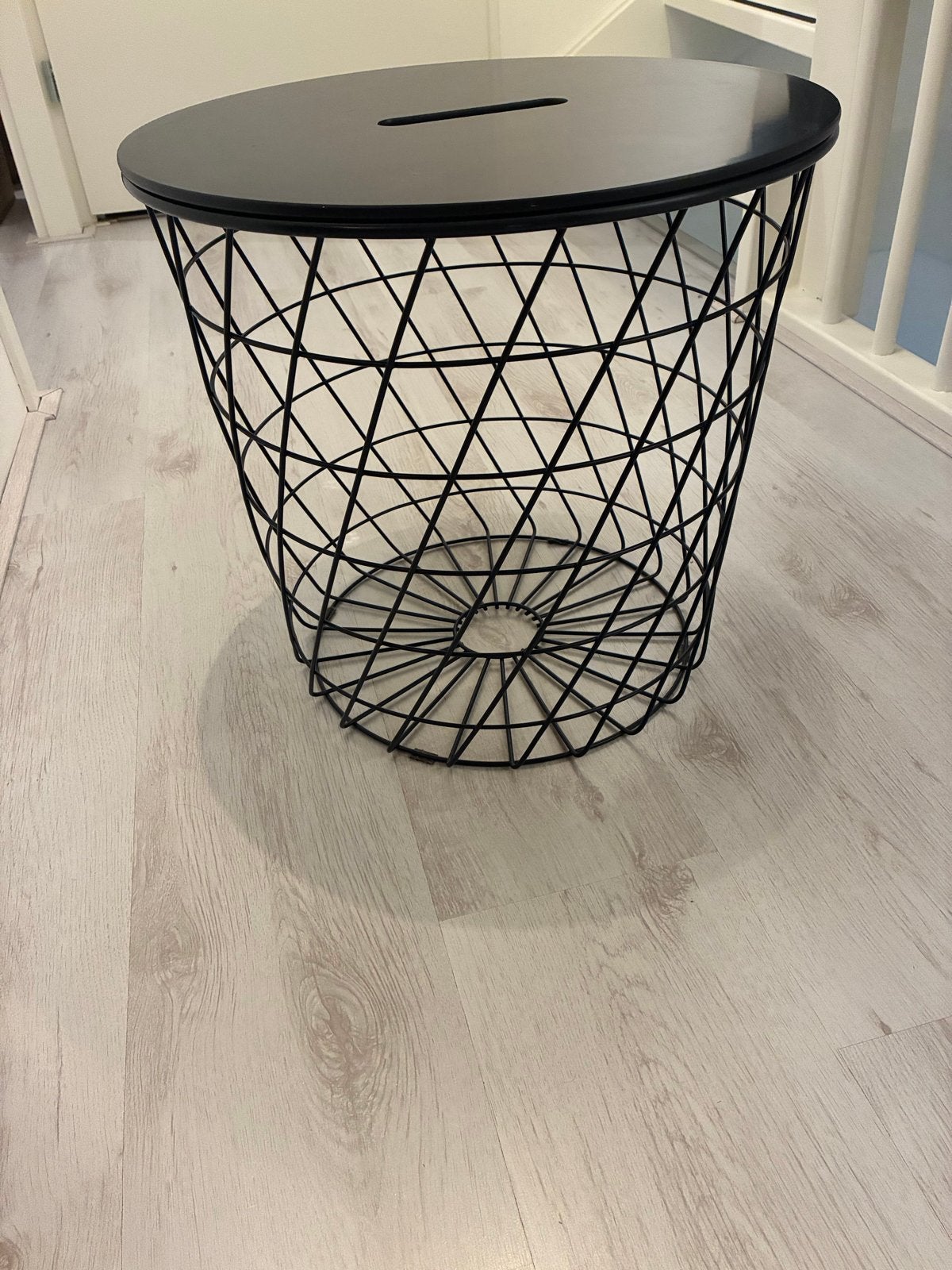 Donker blauwe draadmand bijzettafel met afneembaar blad, Ophalen, Minder dan 45 cm, Minder dan 55 cm, Gebruikt