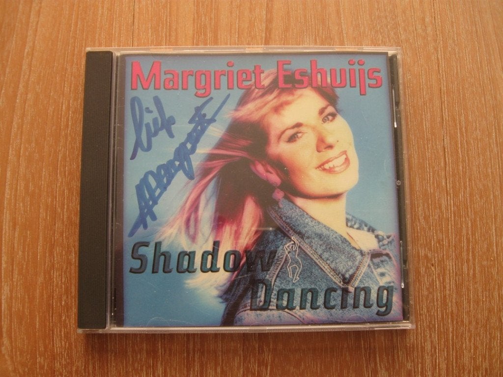 CD Margriet Eshuijs - Shadow Dancing GESIGNEERD, Pop, Ophalen of Verzenden, Zo goed als nieuw, Gesigneerd